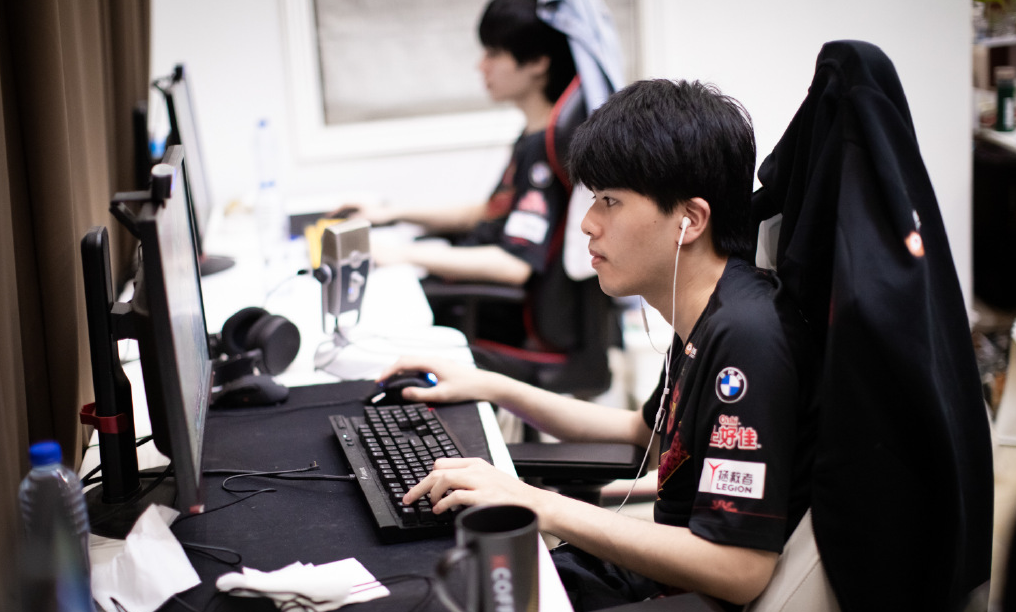 星空体育包含太狠了!Doinb连续三场比赛得分超过连败国际比赛日阿森纳外线爆发,风云突变马赛赛后内部沟通的词条