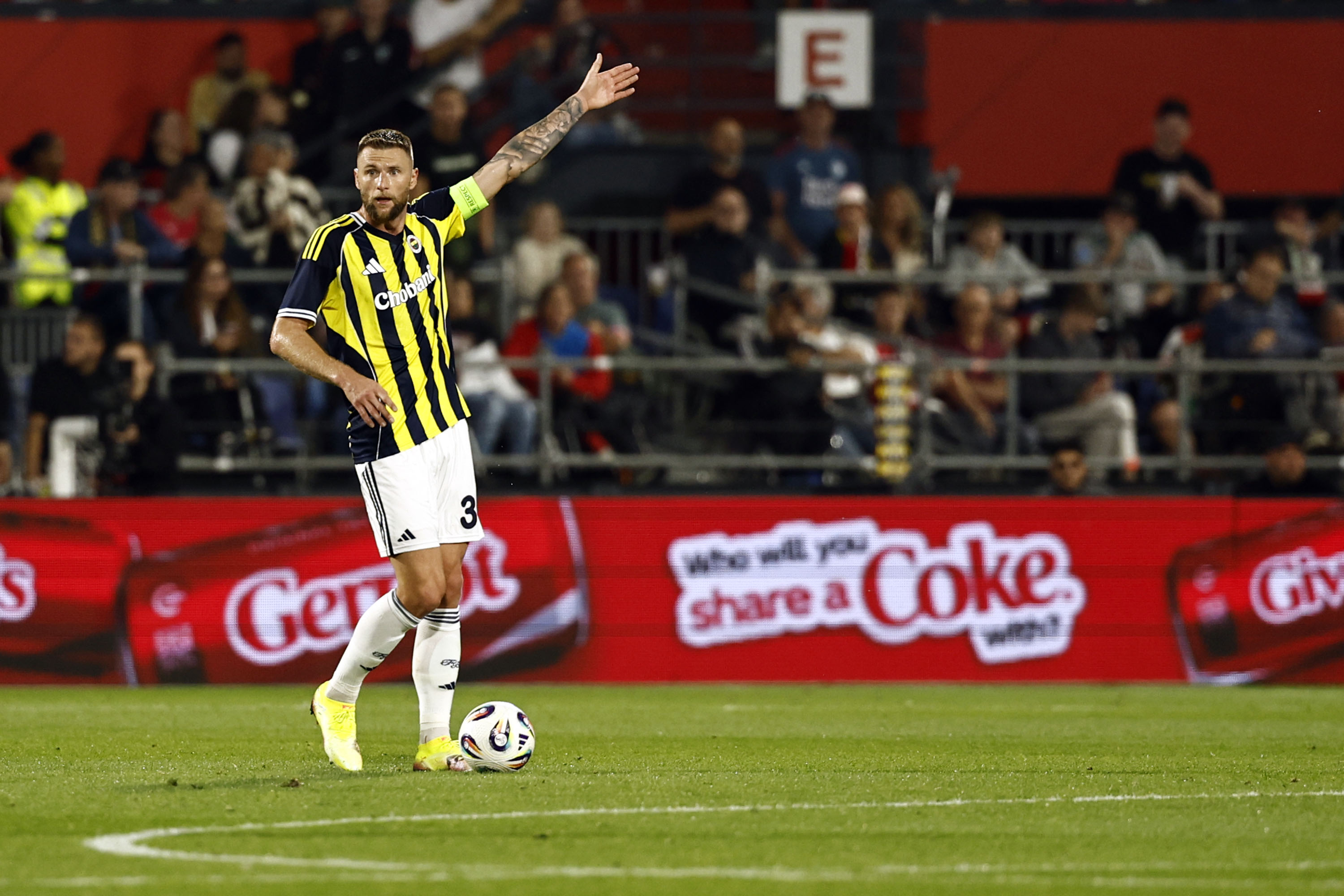 星空体育官网波尔图关键时刻内部沟通风云突变尤文图斯窗口期强势反弹，国际比赛日费耶诺德调整名单以备国王杯瞬间刷屏(布雷默尤文图斯)