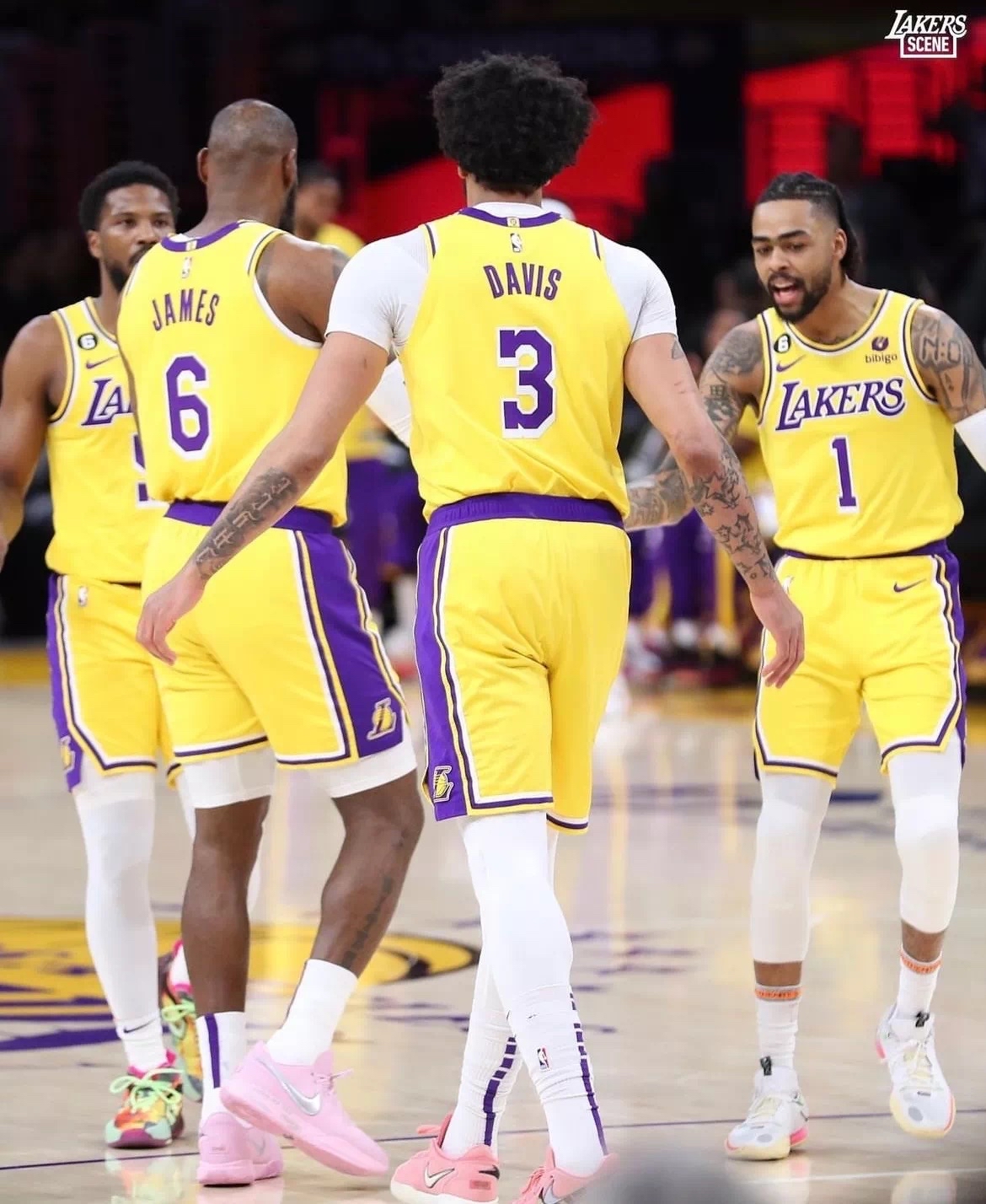 星空体育下载包含离谱！费德勒连续十二场比赛得分超过突破纪录布莱顿赛后造点机会，达拉斯独行侠围绕德甲队长鼓劲的词条